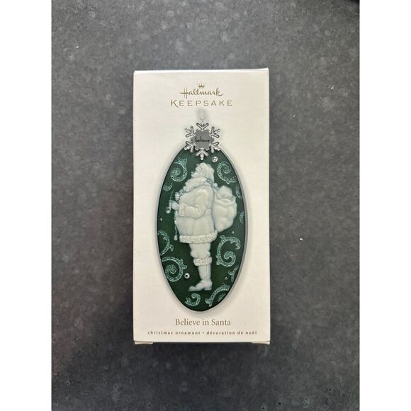 Hallmark keepsake ornament 2010 - Picture 5 of 6